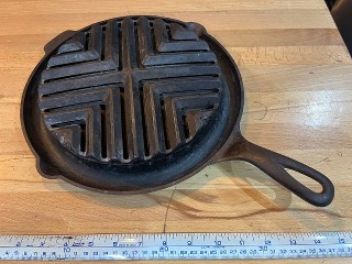 Vintage Wagner 5 quart Cast Iron Dutch Oven 1891 With Glass Lid and Bail  Handle