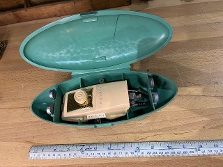 Singer button holler with pastel case