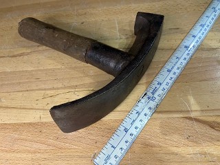 Antique 2 3/4 coopers adze, weighs about 4 lbs. Antique 2 3/4 coopers adze, weighs about 4 lbs.