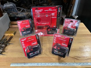 Milwaukee M18 XC5.0 Batteries and Charger Milwaukee M18 XC5.0 Batteries and Charger