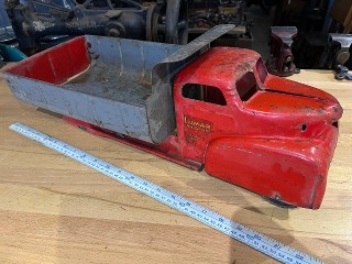 Vintage 1940's Marx Lumar Contractors dump truck Vintage 1940's Marx Lumar Contractors dump truck