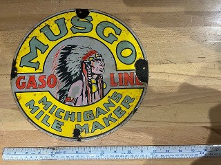 Vintage Musgo Gaso Line Michigan's Mile Maker, porcelain enamel sign, 12-inch diameter