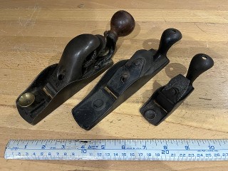 Union Mfg. Co. squirrel tail low angle 1 1/4 inch plane, Sargent and Co. New Haven Co. low angle plane with removeable squirrel tail, Stanley No. 100 one inch squirrel tail block plane. Union Mfg. Co. squirrel tail low angle 1 1/4 inch plane, Sargent and Co. New Haven Co. low angle plane with removeable squirrel tail, Stanley No. 100 one inch squirrel tail block plane.