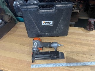 Paslode F18-200 Lite-line 90F 50B, finishing 18 gauge brad nails air nailer with case. Paslode F18-200 Lite-line 90F 50B, finishing 18 gauge brad nails air nailer with case.