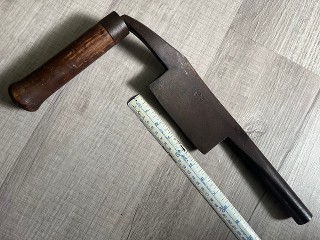 D.R. Barton 1832 barrel shave chamferer, also used as a coopers froe for splitting barrel staves, has a 5 inch blade D.R. Barton 1832 barrel shave chamferer, also used as a coopers froe for splitting barrel staves, has a 5 inch blade