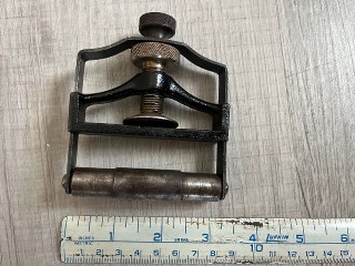 Vintage Millers Falls No. 240 honing guide for chisels and plane irons Vintage Millers Falls No. 240 honing guide for chisels and plane irons