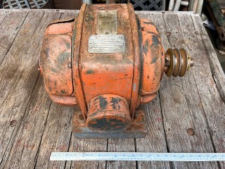 Vintage heavy duty motor, 1 Hp. 1750 RPM. single phase, 110-220 volts. Vintage heavy duty motor, 1 Hp. 1750 RPM. single phase, 110-220 volts.