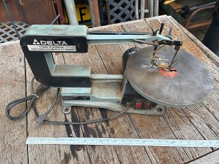 Delta 16 inch Scroll Saw, 2 Speed, Cast Iron Model 40-560C Delta 16 inch Scroll Saw, 2 Speed, Cast Iron Model 40-560C