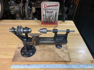 Antique 1903 Goodell Pratt No. 29 jewelers lathe with drill chuck and tool rest. Antique 1903 Goodell Pratt No. 29 jewelers lathe with drill chuck and tool rest.