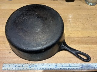 Antique Wagner Ware No. 8, Sidney -O- 1088 U, 10-inch by 3-inch deep pan. Antique Wagner Ware No. 8, Sidney -O- 1088 U, 10-inch by 3-inch deep pan.