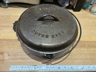 Antique Smart's #8 Dutch Oven, 10-inch by 4-inch, it weighs about 10 lbs. Antique Smart's #8 Dutch Oven, 10-inch by 4-inch, it weighs about 10 lbs.