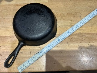 Vintage Wagner Ware No. 5, 8-inch by 2-inch skillet pan Vintage Wagner Ware No. 5, 8-inch by 2-inch skillet pan
