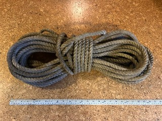 114 feet of 5/8” very strong rope, hands won’t slip off with this rope, grips well. 114 feet of 5/8” very strong rope, hands won’t slip off with this rope, grips well.