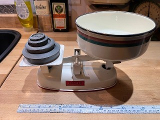 Vintage 1950's Harper balance scale, made in England, with balance weights, it measures about 12 x 4, Vintage 1950's Harper balance scale, made in England, with balance weights, it measures about 12 x 4,