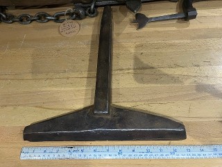 Tinsmiths edging T-Stake, 13-inch edge, weighs about 10 lbs. edge needs to be repaired. Tinsmiths edging T-Stake, 13-inch edge, weighs about 10 lbs. edge needs to be repaired.