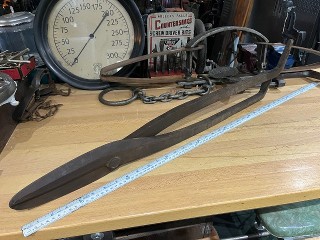 Antique 32-inch long blacksmith sheet metal hand shears, weighs about 13 lbs. It fits in hardie hole to use. Antique 32-inch long blacksmith sheet metal hand shears, weighs about 13 lbs. It fits in hardie hole to use.